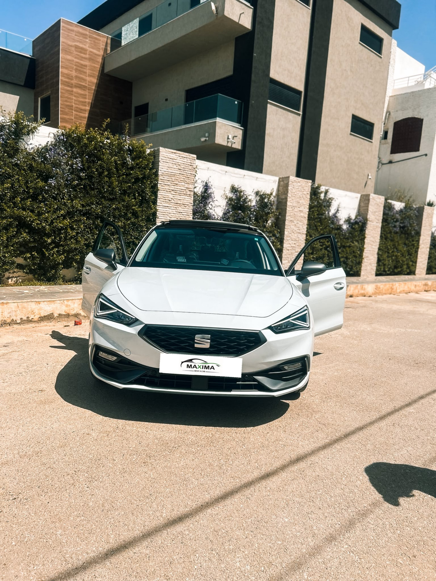 Seat Leon FR en location chez Maxima Rent Car Tunis