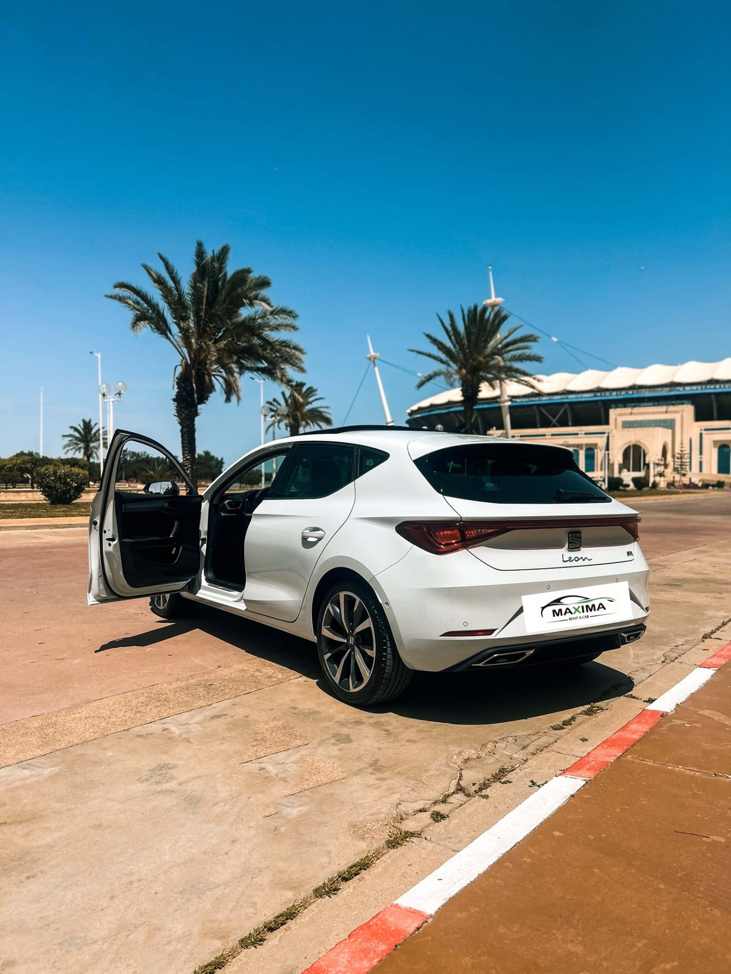 Seat Leon FR en location chez Maxima Rent Car Tunis